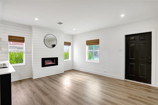 Building Photo - 3671 NE 11th Ave