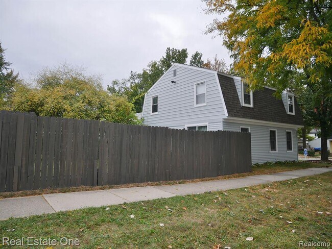 Building Photo - 2298 Browning St