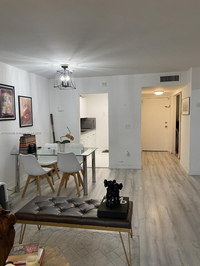 Building Photo - 2350 NE 135th St