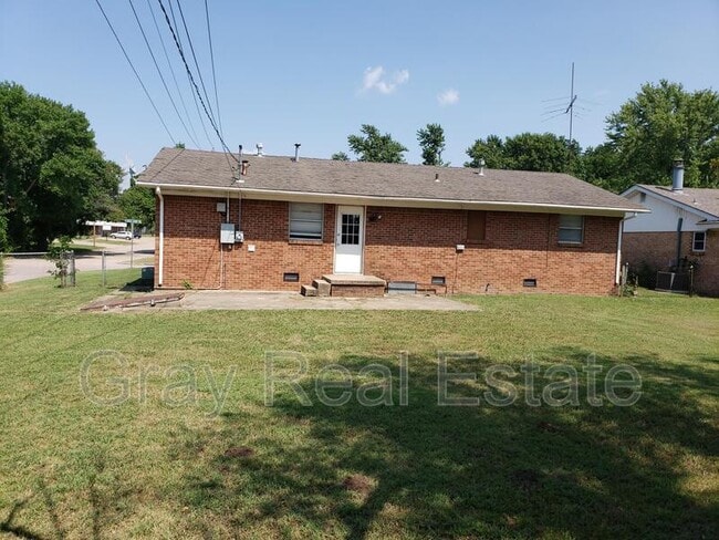 Building Photo - 933 Crestview Ave