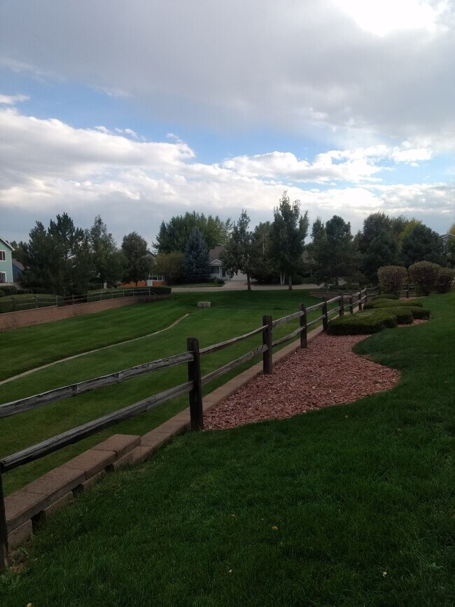 Building Photo - 2 bed/3 bath with spacious finished basement!