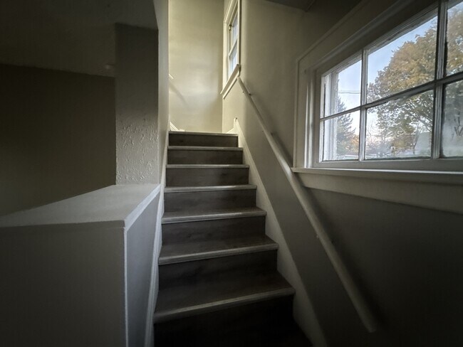 Building Photo - 11104 Lincoln Ave