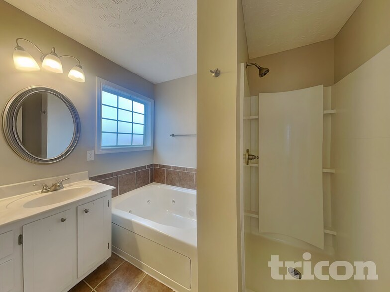 Building Photo - 1457 Mutual Dr