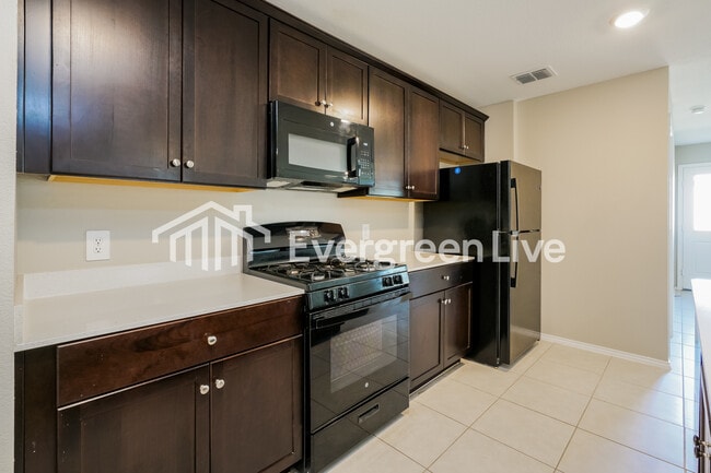 Building Photo - 1033 Crestview Dr