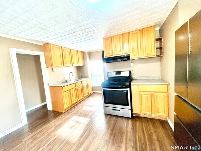 Building Photo - 128 Franklin St