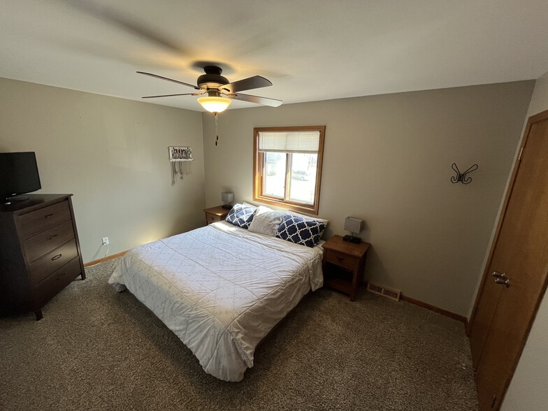 Master Bedroom - W245N6688 Bowling Green Ct
