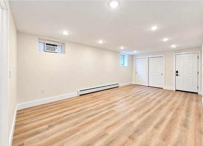 Building Photo - 156 Nelson Ave