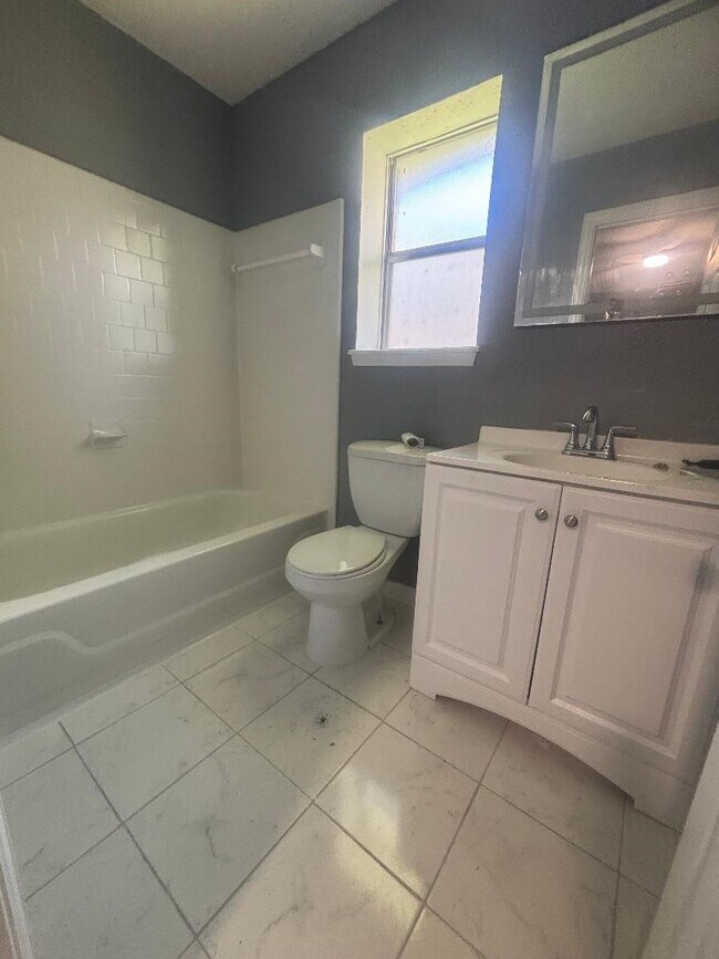 Building Photo - 7218 Arista Dr