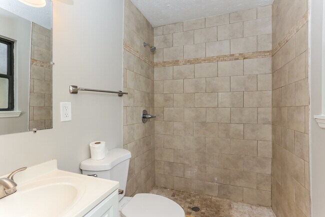 Building Photo - 2387 Betsy Dr