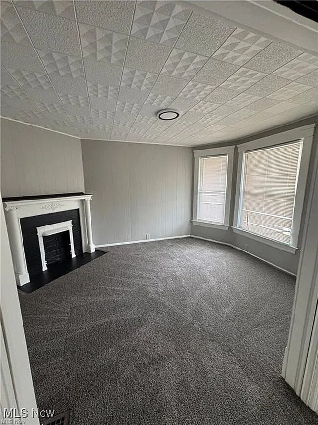 Building Photo - 10801 Hull Ave