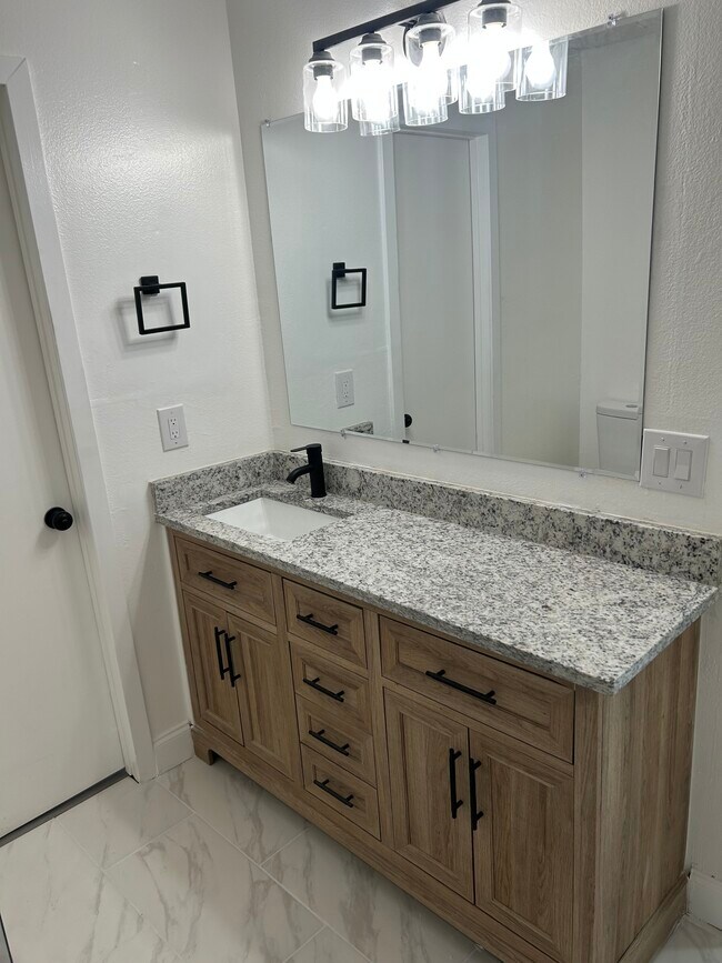 Building Photo - 12219 Armenia Gables Cir