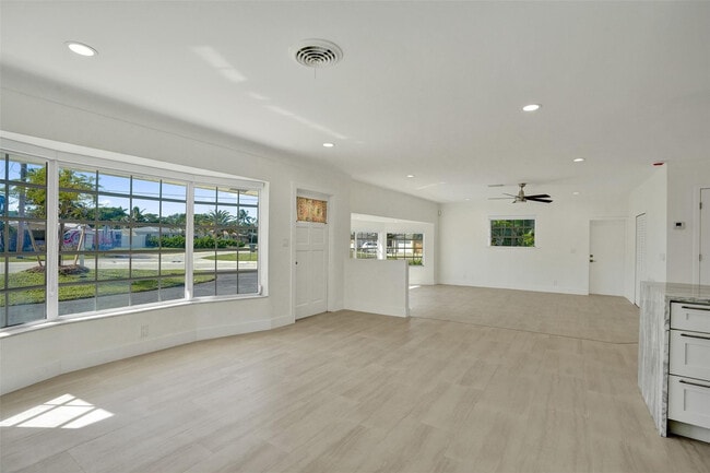 Building Photo - 4200 NE 15th Ave