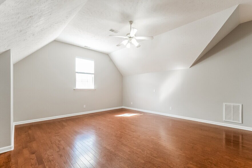 Building Photo - 4008 Pineorchard Pl