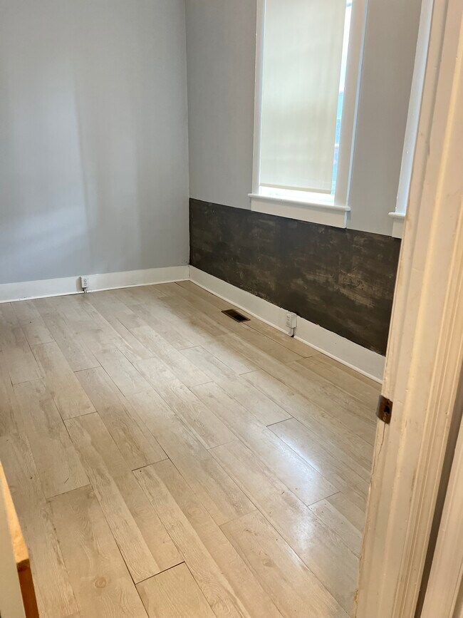 Bedroom 1 - 102 Vine St