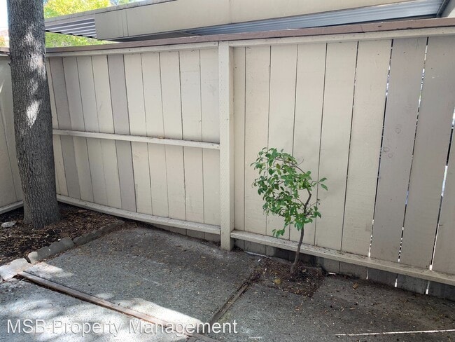 Building Photo - 1 br, 1 bath House - 375 Camelback Road, U...