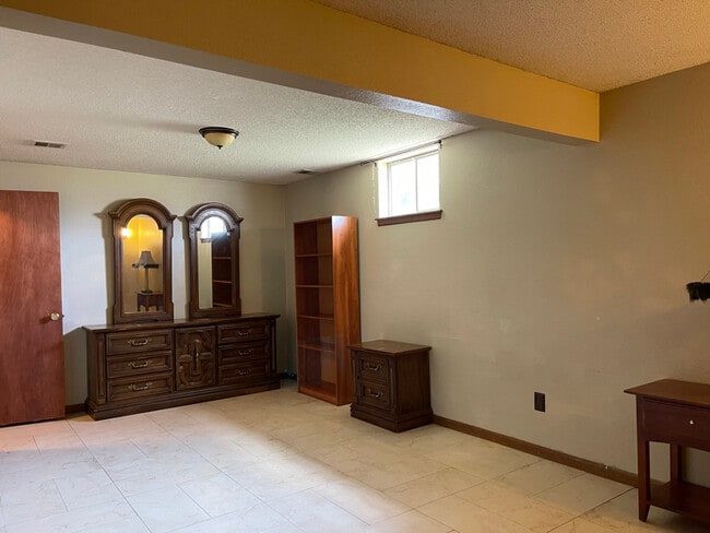 Building Photo - 8212 Spring Valley Rd