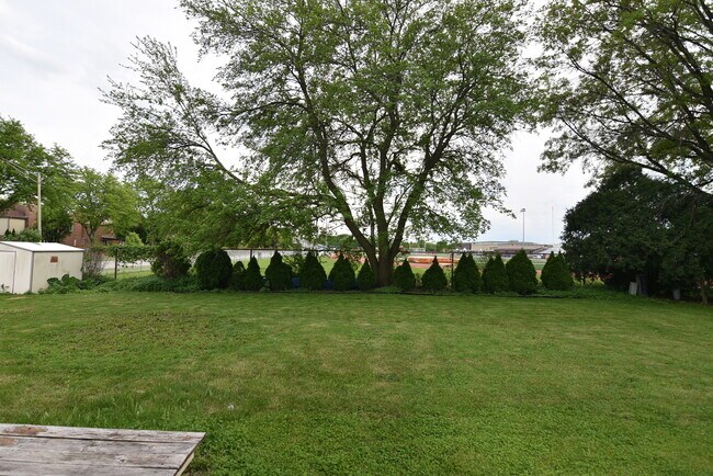 Building Photo - 1702 N Waterman Ave