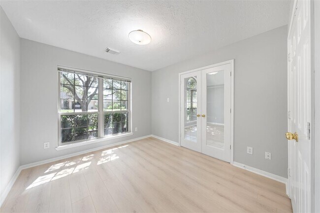 Building Photo - 2618 Parkbriar Ln