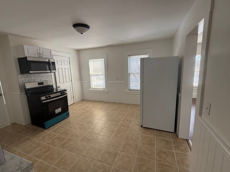 Building Photo - 190 Ash St