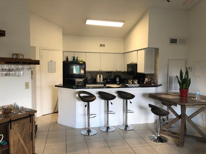 Building Photo - 2445 SW 18th Ter