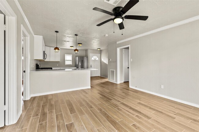 Building Photo - 11455 Spottswood Dr