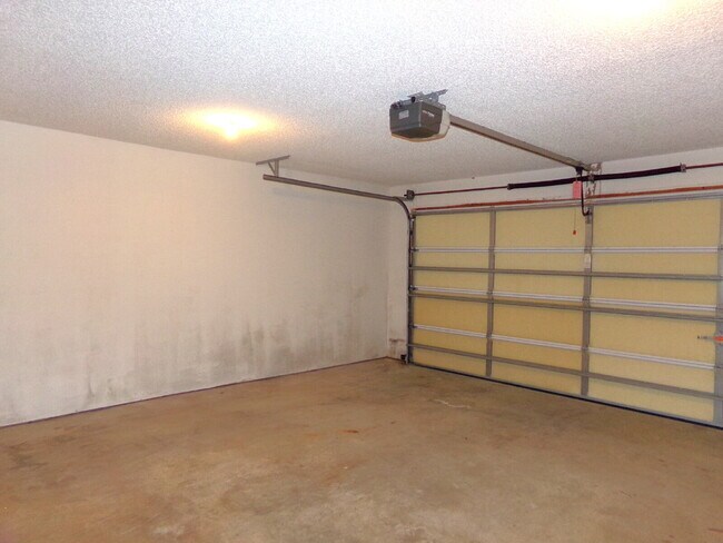 Building Photo - Beautiful Milton Home Near Whiting Field –...
