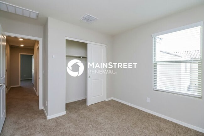 Building Photo - 4 Bedroom Pet-Friendly Home in Phoenix, AZ...