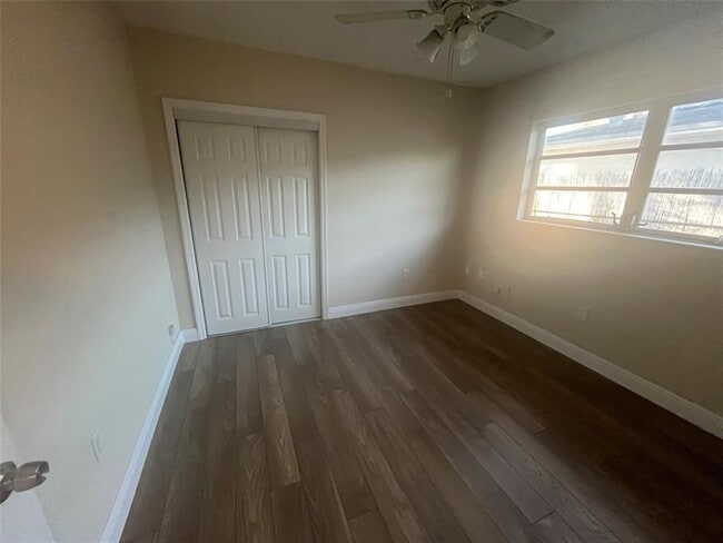 Building Photo - 5507 SW 24th Ave