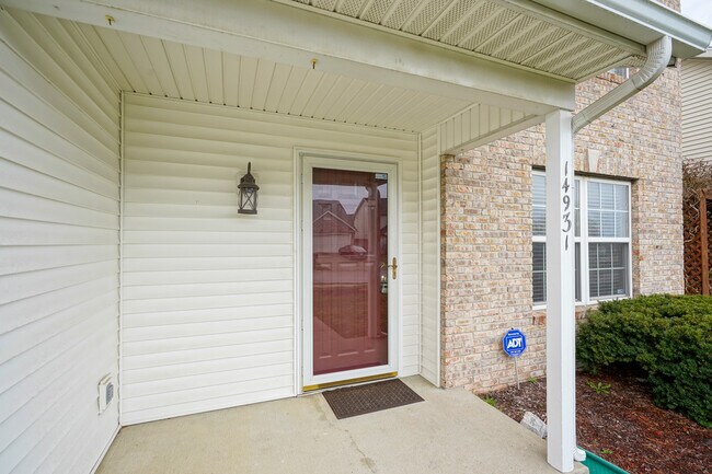 Building Photo - 14931 Silver Thorne Way