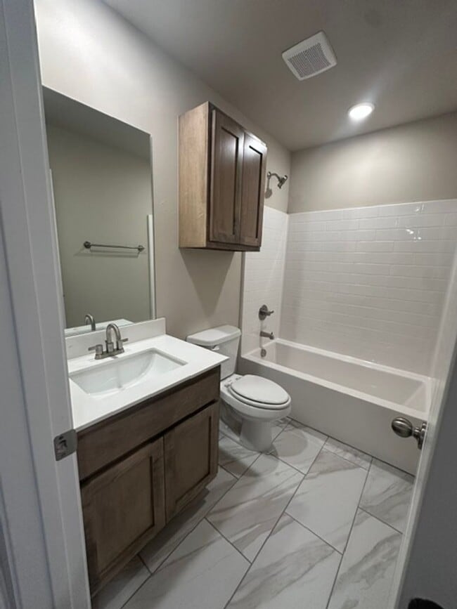Building Photo - 4008 SE 81st St