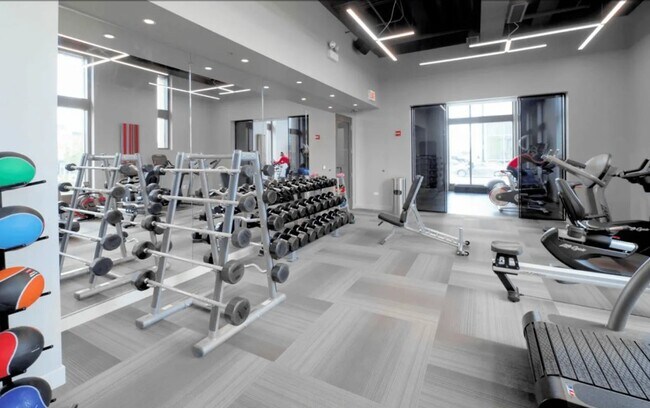Building Photo - 352 N Desplaines St