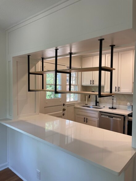 New quartz countertops - 239 Kinsey Ct NE