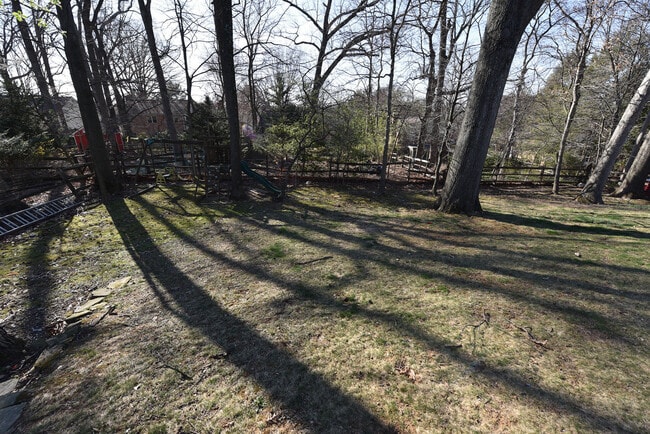 Building Photo - Amazingly Beautiful Fully Renovated 4BR/DEN/3FB/GAR North Bethesda Home