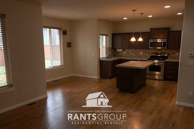 Building Photo - Spacious 4-Bedroom Craftsman Home in Lacey!