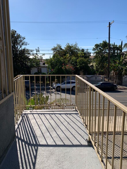 Building Photo - 4137 Chevy Chase Dr