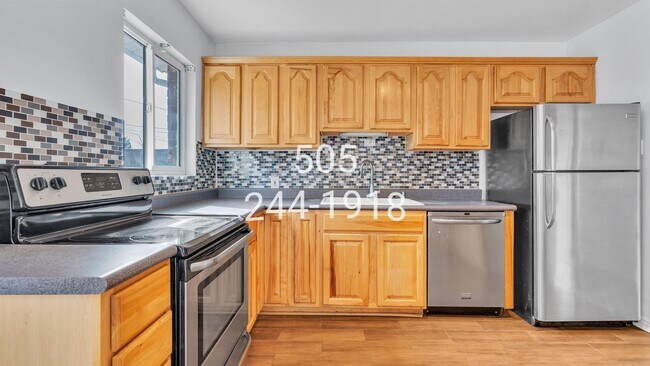 Building Photo - 2426 Hendola Dr NE