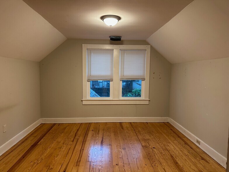 Building Photo - 1909 2nd Ave SW