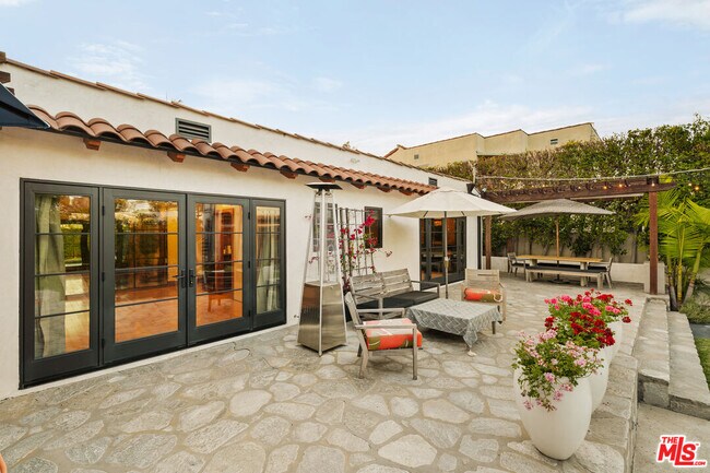 Building Photo - 826 N Kilkea Dr