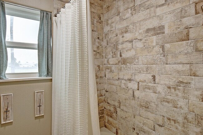 Building Photo - 1129 Eleventh Street-SI FL1-ID1023188P