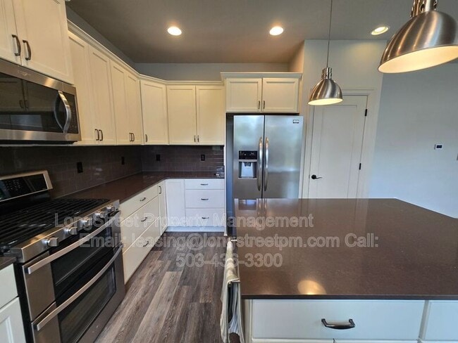 Building Photo - 3338 SE Summerfield Dr