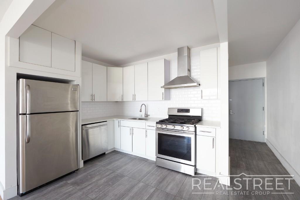 Building Photo - LUXURY LOFT in Queens!