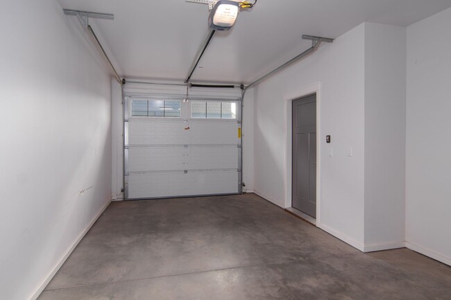Building Photo - Liberty Lake Stonehill Luxury Condo in the...