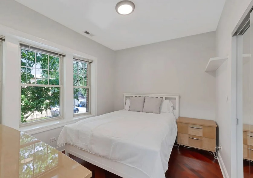 Building Photo - 3846 N Lamon Ave