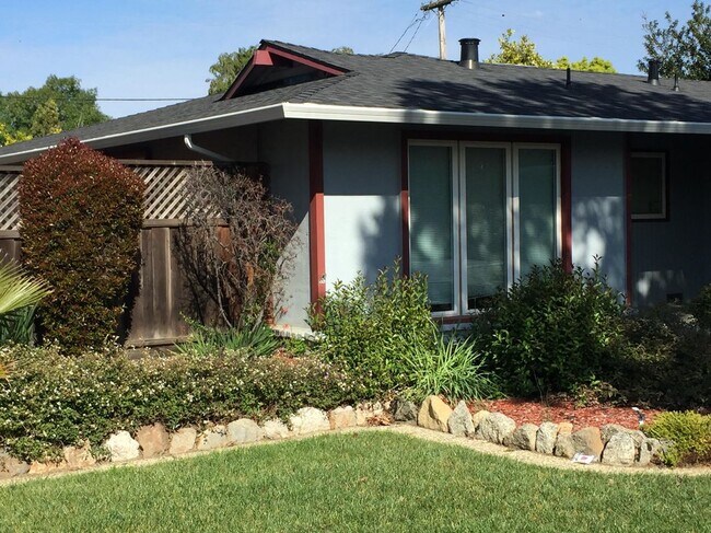 Building Photo - 4297 McKinnon Dr