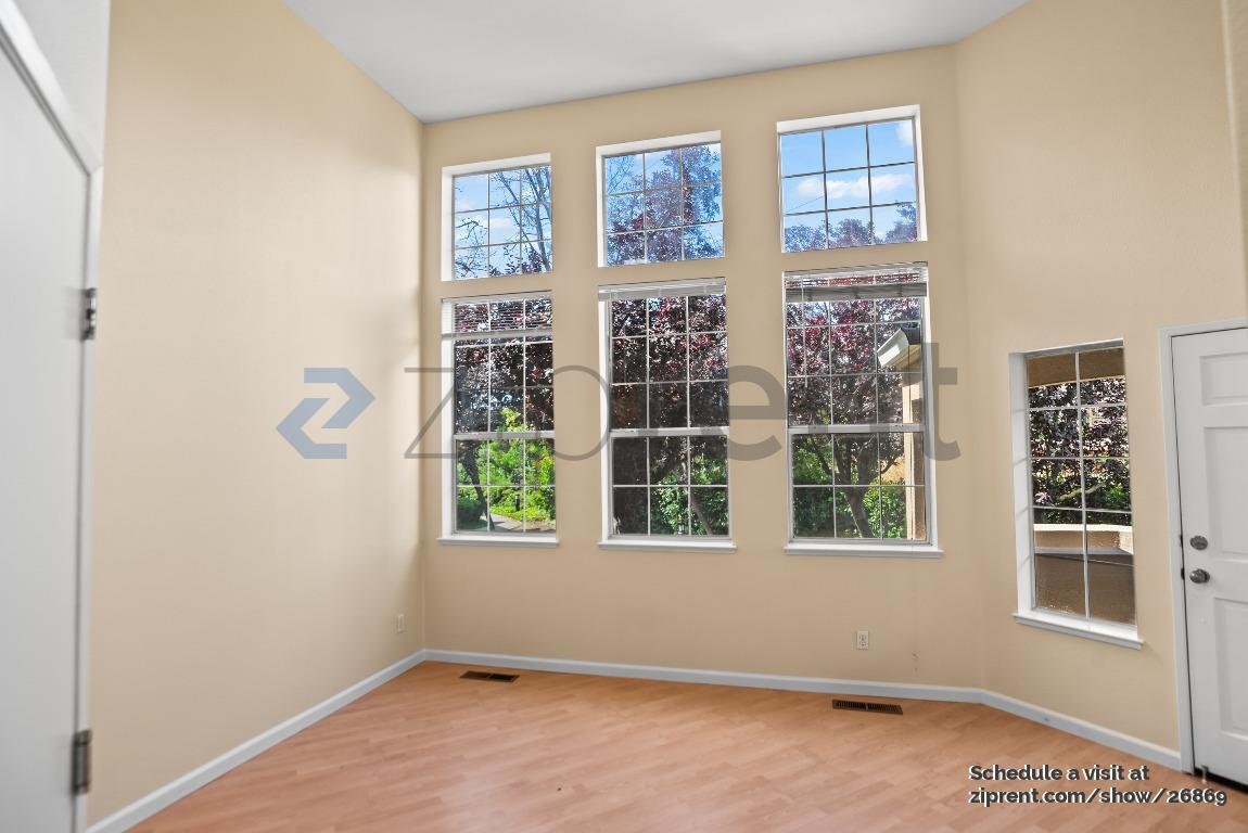 Building Photo - Unit