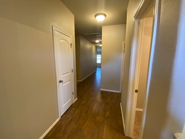 Building Photo - 15201 E 109th St N