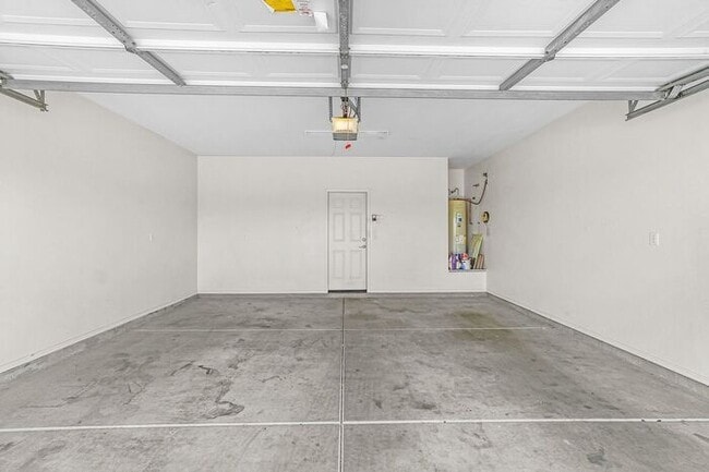 Building Photo - 2 Story-3 Bdrm, All Elecric- Energy Efficient/Vail Schools!