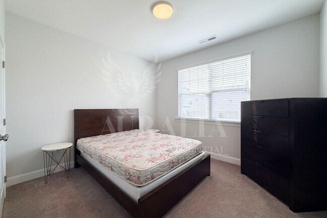 Building Photo - 1306 Farm Pond Trail