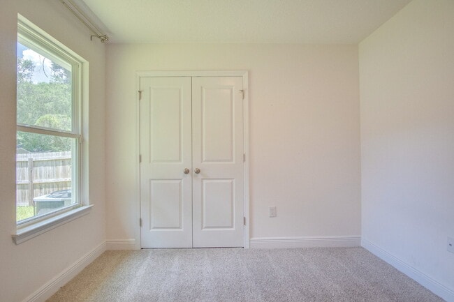 Building Photo - Modern 3/2 Home with Garage, Fenced Yard, ...