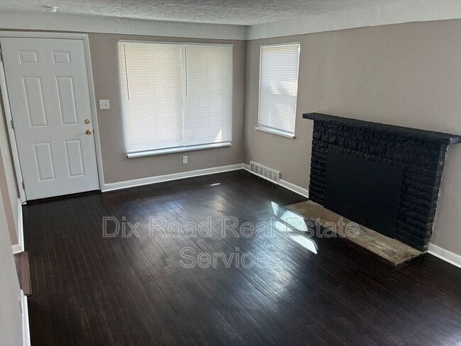 Building Photo - 3221 W Riverview Ave